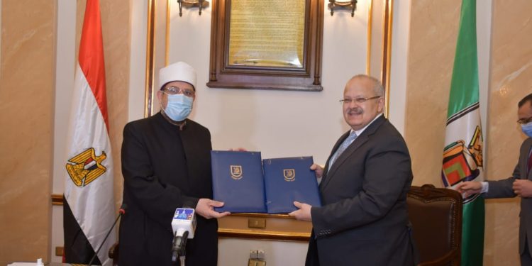 بروتوكول تعاون مشترك بين جامعة القاهرة ووزارة الأوقاف لتدريب أئمة المساجد 