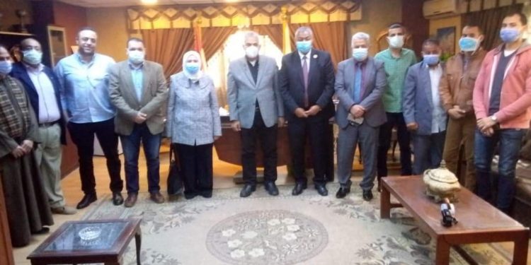 جامعة حلوان تشارك فى تجميل شوارع وميادين حلوان