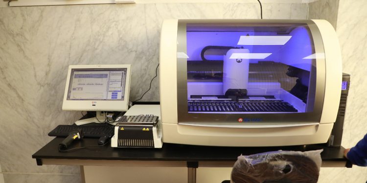 جامعة القاهرة تدشن معمل جديد بمواصفات عالمية للأمان الحيوي لمتابعة جائحة كورونا