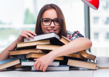 إعلام جامعة القاهرة تنظم دورة الكتابة العلمية لطلاب الدراسات العليا