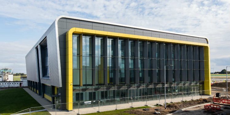 جامعة كرانفيلد البريطانية تقدم منحة لطلاب الماجستير المصريين