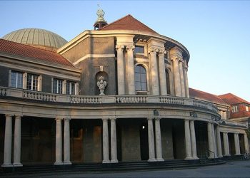 جامعة هامبورغ الألمانية تقدم منح دراسية لطلاب البكالوريوس والدراسات العليا