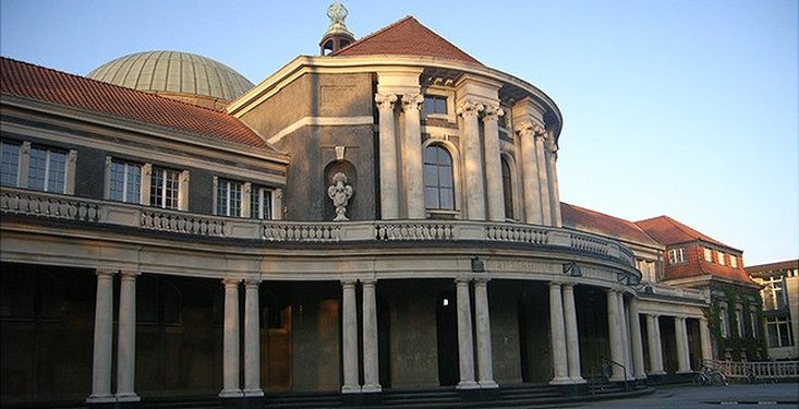 جامعة هامبورغ الألمانية تقدم منح دراسية لطلاب البكالوريوس والدراسات العليا