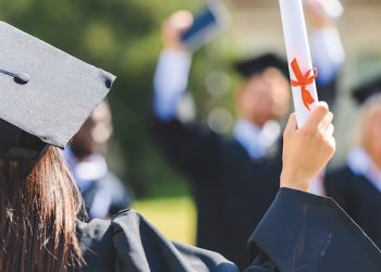 منح الجامعات في 24 ساعة.. فرص دراسية مختلفة للطلاب