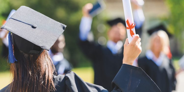 منح الجامعات في 24 ساعة.. فرص دراسية مختلفة للطلاب