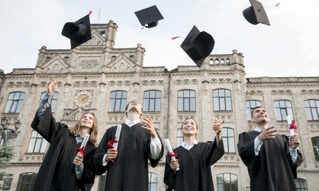 منح الجامعات في 24 ساعة.. فرص دراسية وتدريبية مختلفة للطلاب