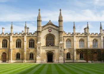 على رأسها جامعة كامبريدج البريطانية.. منح الجامعات في 24 ساعة