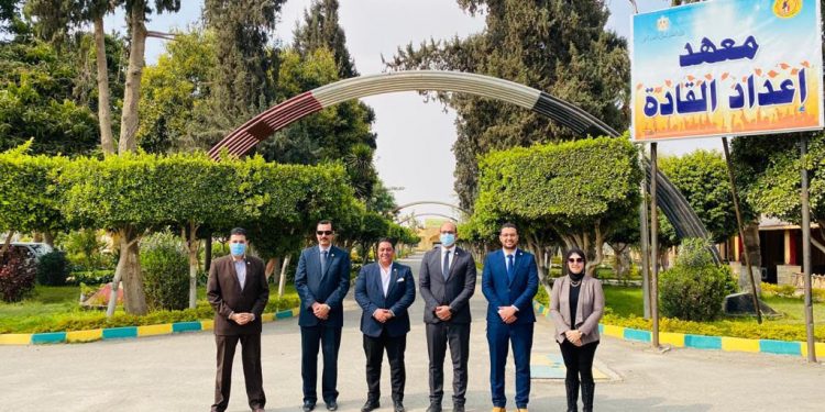 مدير معهد إعداد القادة بحلوان يبحث التعاون مع مراكز إعداد القادة بجامعتي قناة السويس وبنها* 