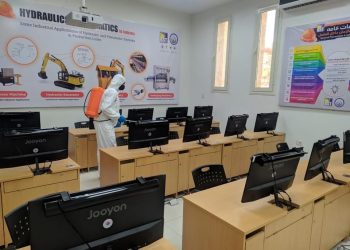 جامعة بني سويف التكنولوجية تواصل تعقيم منشآتها