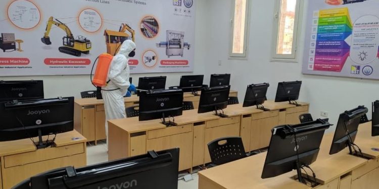 جامعة بني سويف التكنولوجية تواصل تعقيم منشآتها