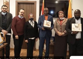 التعليم العالي تبحث مع سفارة النيجر زيادة عدد المنح الدراسية