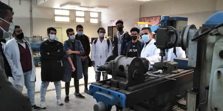 تدريب طلاب جامعة القاهرة التكنولوجية بورش مجمع الأميرية