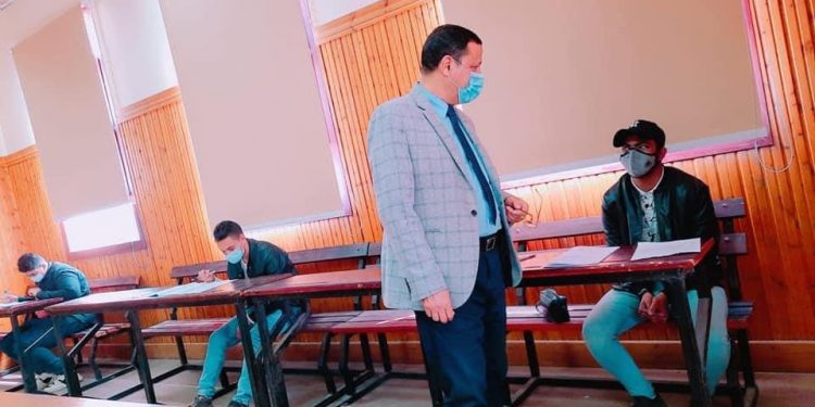 رئيس جامعة الدلتا التكنولوجية يتابع سير الامتحانات