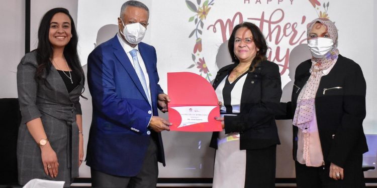 CiC تكرم أمهات الطلاب المتفوقين دراسيا ورياضيا