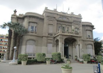 جامعة عين شمس تدعم طلابها بتوفير باقات وخطوط محمول مخفضة