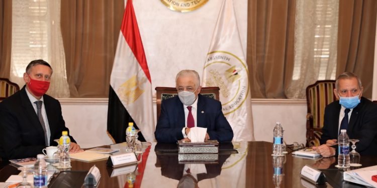 على غير المتوقع.. اشادة بقرار إلغاء التشعب بالثانوىة العامة ومصلحة الطالب" السبب