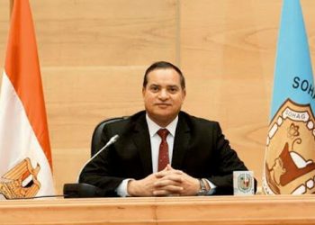 الدكتور أحمد عزيز، رئيس جامعة سوهاج