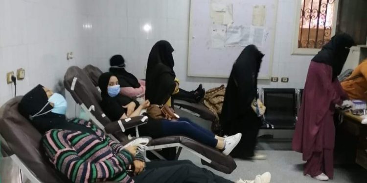 مدير مستشفى سوهاج الجامعي: ملحمة من الطلاب والمواطنين في التبرع بالدم لضحايا حادث القطار