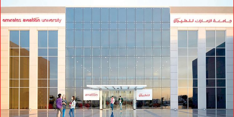 جامعة الإمارات للطيران تقدم منحة لطلاب البكالوريوس والدراسات العليا