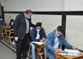 رئيس جامعة كفرالشيخ يتابع سير الامتحانات في الكليات
