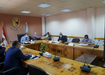 إلغاء المذكرات الورقية وإتاحة المقررات إلكترونيا بجامعة سوهاج العام المقبل