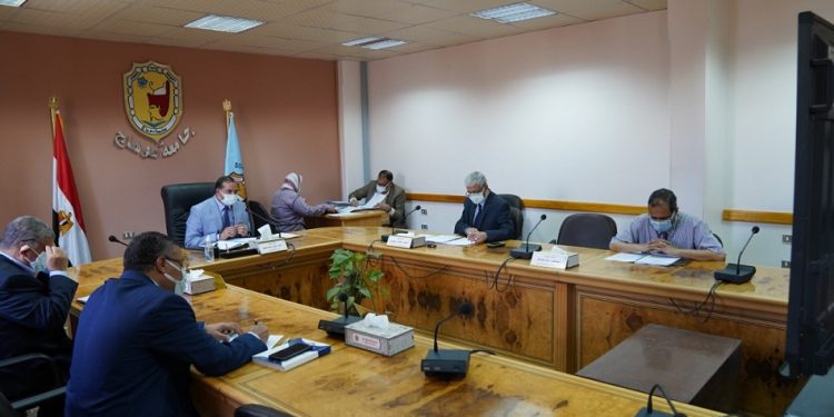 إلغاء المذكرات الورقية وإتاحة المقررات إلكترونيا بجامعة سوهاج العام المقبل