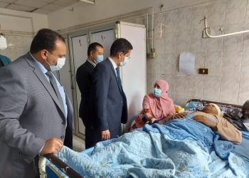 رئيس جامعة بنها يتفقد الحالة الصحية لمصابي حادث قطار طوخ