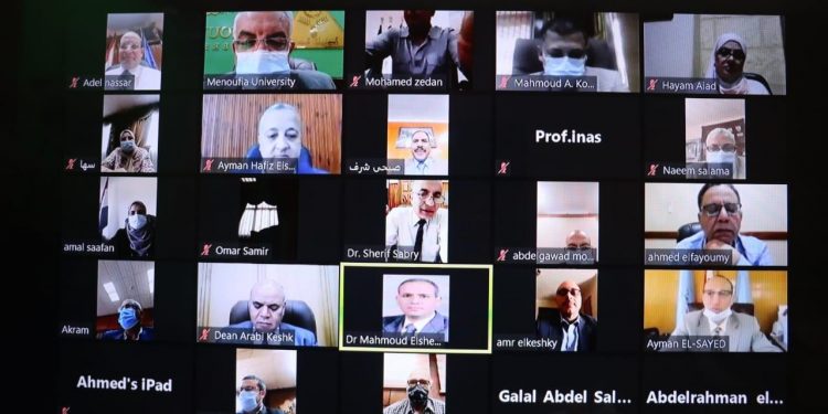 رئيس جامعة المنوفية يوجه بالتوسع في التعليم الهجين والانتهاء من إعلان نتائج الكليات