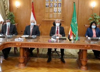 تطوارت الجائحة على طاولة لجنة إدارة أزمة كوورنا بجامعة المنوفية