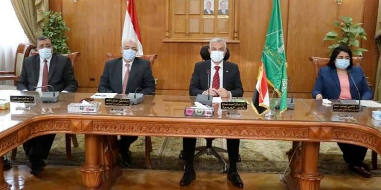 تطوارت الجائحة على طاولة لجنة إدارة أزمة كوورنا بجامعة المنوفية