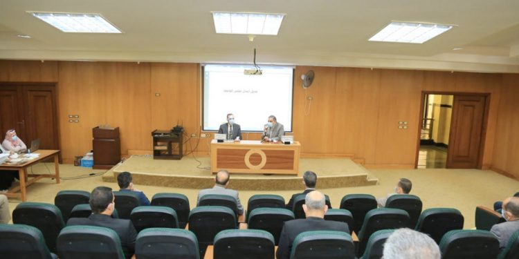 جامعة كفر الشيخ: تقليل أعداد الطلاب بالمدرجات وتطبيق التعليم الهجين