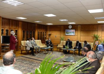 رئيس جامعة أسيوط يستقبل وفد عمداء كليات الألسن