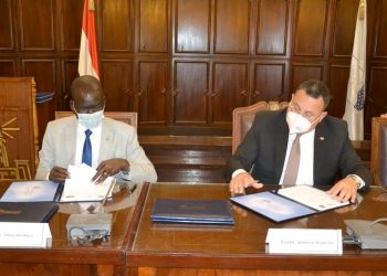 جامعة الإسكندرية ووزارة شباب جنوب السودان توقعان بروتوكول تعاون