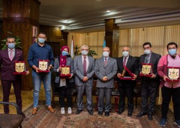 رئيس جامعة طنطا يكرم الطلاب الحاصلين على المراكز الأولى بمسابقة ريادة الأعمال