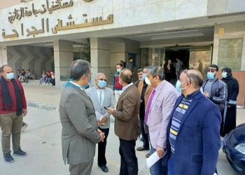 رئيس جامعة الزقازيق يتفقد المستشفيات الجامعية