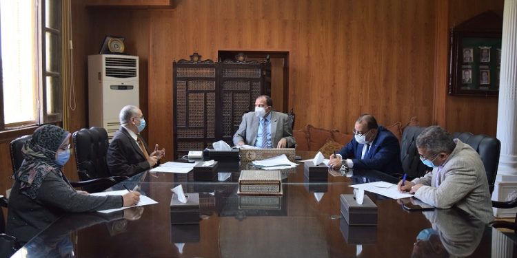 تفاصيل اجتماعي "مركز تنمية الموارد البشرية" و"مركز الطباعة والنشر" بجامعة بني سويف
