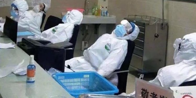 الأطباء استهلكوا تماما فى مواجهة كورونا