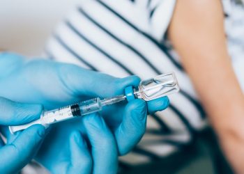 أسباب وقف تجارب لقاح أسترازينيكا على الأطفال