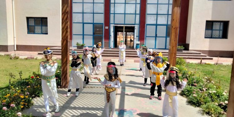 ملابس فرعونية وأنشطة فنية.. فعاليات احتفال المدرسة اليابانية بدمياط بالموكب الملكي