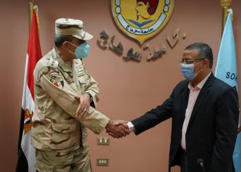  بسبب قطاري طهطا.. القوات المسلحة تكرم مدير المستشفى الجامعي بسوهاج