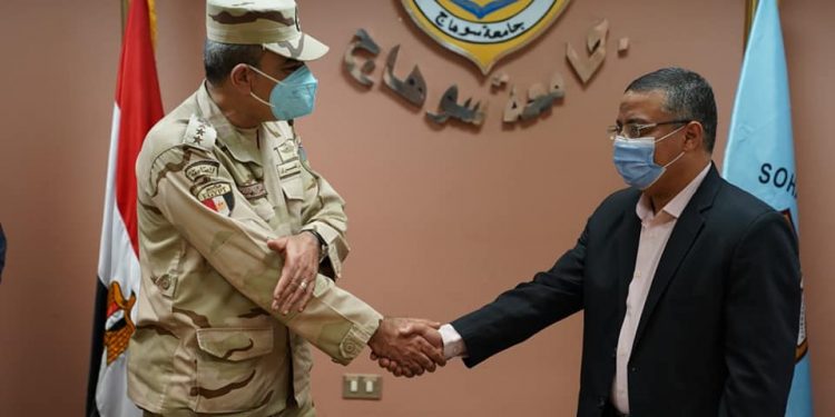  بسبب قطاري طهطا.. القوات المسلحة تكرم مدير المستشفى الجامعي بسوهاج