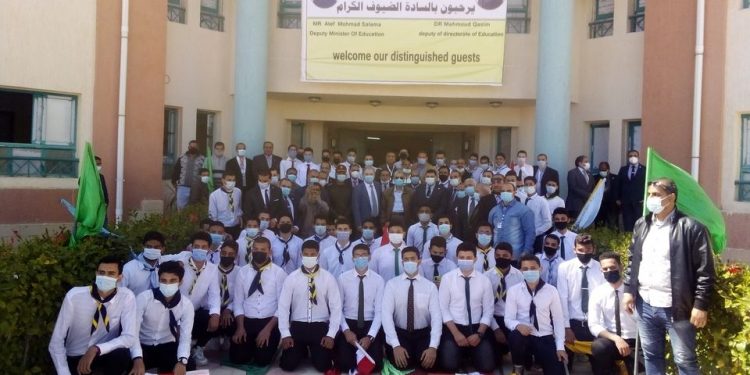 شاكر يتفقد المدرسة النووية بمطروح ببحضور وكيل الوزارة "صور"