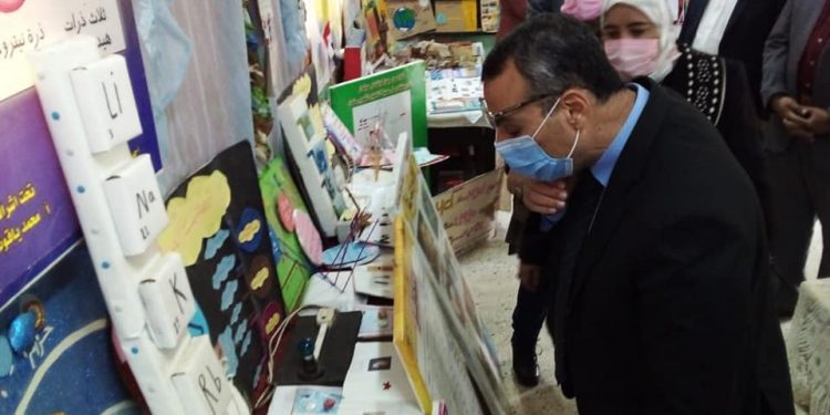 رمضان يفتتح معرض ختام الانشطة لمدرسة الناصرية الإعدادية المشتركة بالشرقية