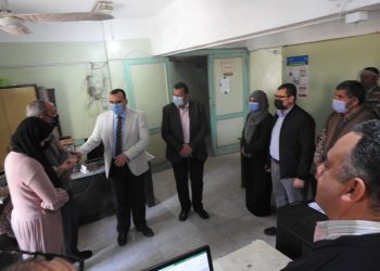 مدير تعليم المنوفية يتفقد منافذ تقديم الخدمة للمواطنين بديوان المديرية