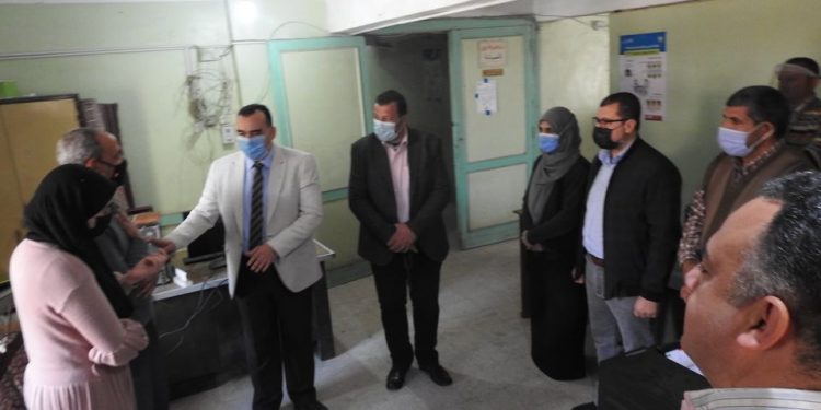 مدير تعليم المنوفية يتفقد منافذ تقديم الخدمة للمواطنين بديوان المديرية