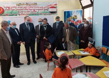 محافظ بورسعيد وسفير الاتحاد الأوروبى يتفقدان مدرسة إسماعيل القباني الإبتدائية
