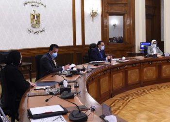 مدبولي: توجيهات رئاسية بالعمل على جاهزية القطاع ومخزون استراتيجي من المستلزمات الطبية