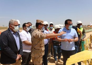 عبدالغفار يتفقد إنشاءات المجمع الأكاديمي الجديد للجامعة المصرية اليابانية للعلوم والتكنولوجيا