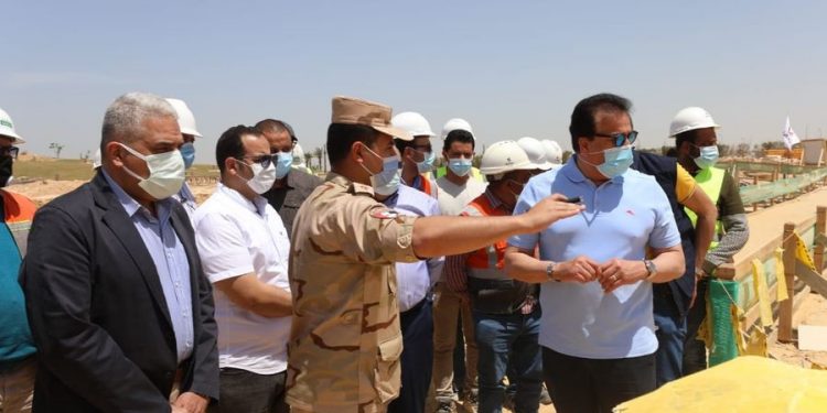 عبدالغفار يتفقد إنشاءات المجمع الأكاديمي الجديد للجامعة المصرية اليابانية للعلوم والتكنولوجيا