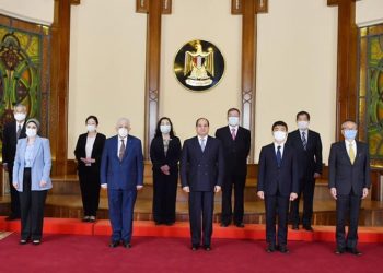 السيسي يجتمع بالمشرفين علي منظومة المدارس اليابانية ويؤكد على استراتيجية الدولة لبناء الإنسان